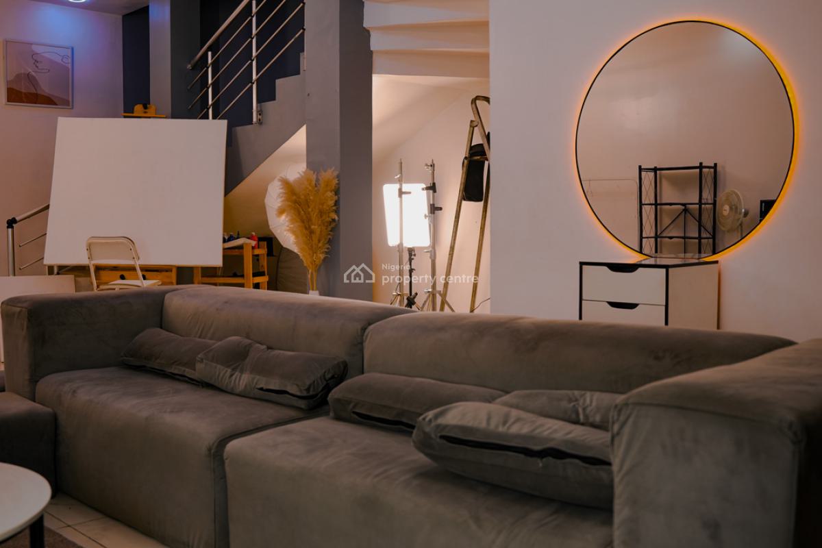 a Room in a Terraced Duplex, 42 Chief Labi Ishola-lemomu Street Lekki Scheme 2, Lekki, Lagos, Terraced Duplex Short Let