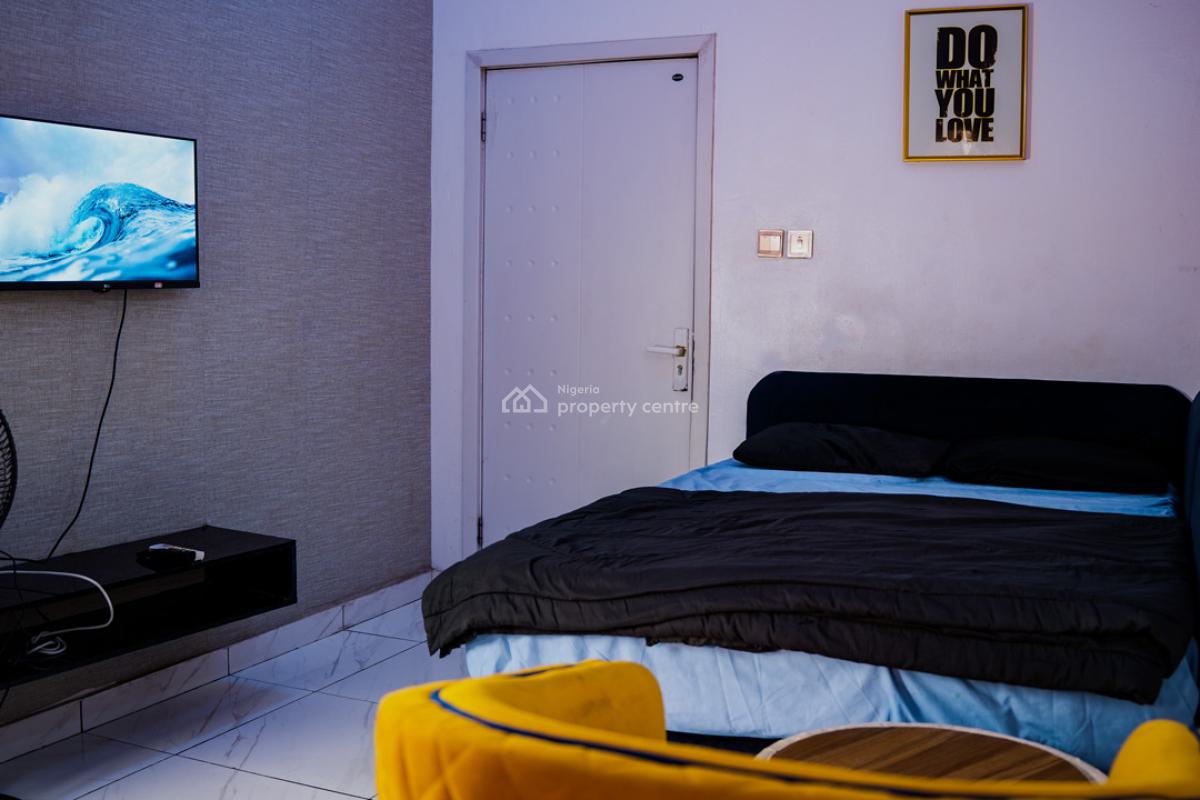 a Room in a Terraced Duplex, 42 Chief Labi Ishola-lemomu Street Lekki Scheme 2, Lekki, Lagos, Terraced Duplex Short Let