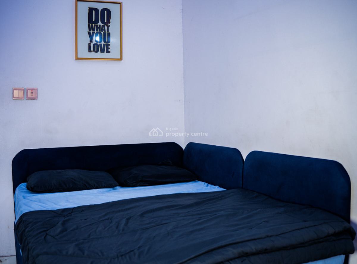 a Room in a Terraced Duplex, 42 Chief Labi Ishola-lemomu Street Lekki Scheme 2, Lekki, Lagos, Terraced Duplex Short Let