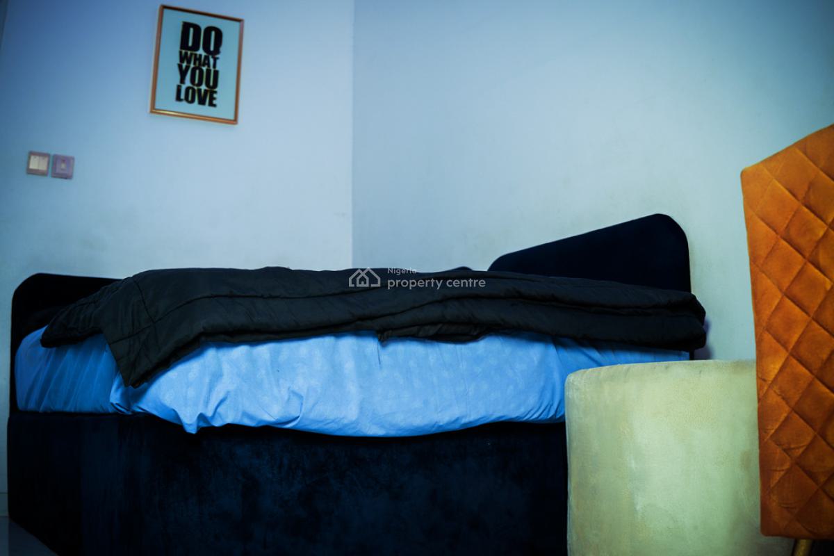 a Room in a Terraced Duplex, 42 Chief Labi Ishola-lemomu Street Lekki Scheme 2, Lekki, Lagos, Terraced Duplex Short Let