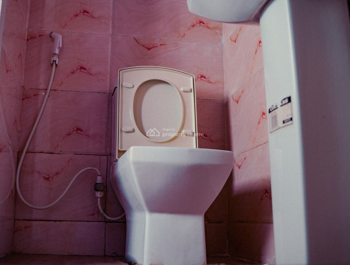 a Room in a Terraced Duplex, 42 Chief Labi Ishola-lemomu Street Lekki Scheme 2, Lekki, Lagos, Terraced Duplex Short Let