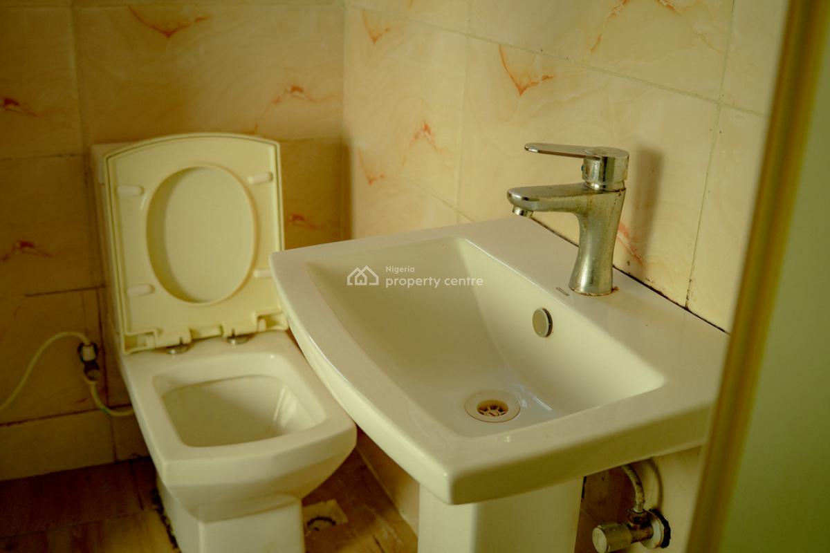 a Room in a Terraced Duplex, 42 Chief Labi Ishola-lemomu Street Lekki Scheme 2, Lekki, Lagos, Terraced Duplex Short Let