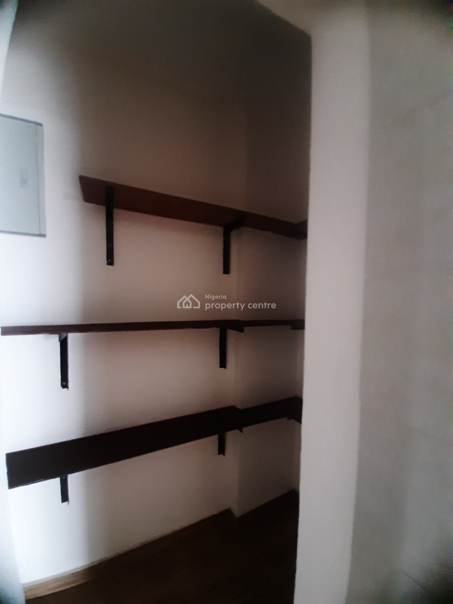 Its a Newly Built and Serviced with 24/7 Power Supply Unfurnished, Lekki Phase 1, Lekki, Lagos, Flat / Apartment for Rent