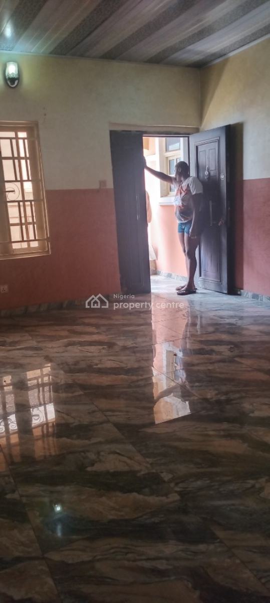 a Shared Apartments Palor, Alaguntan Off Road, Ilaje, Ajah, Lagos, Flat / Apartment for Rent