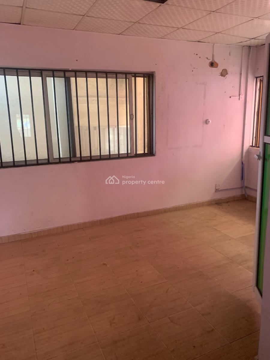 Well Maintained 3 Bedrooms Flat, Opebi, Ikeja, Lagos, Flat / Apartment for Rent