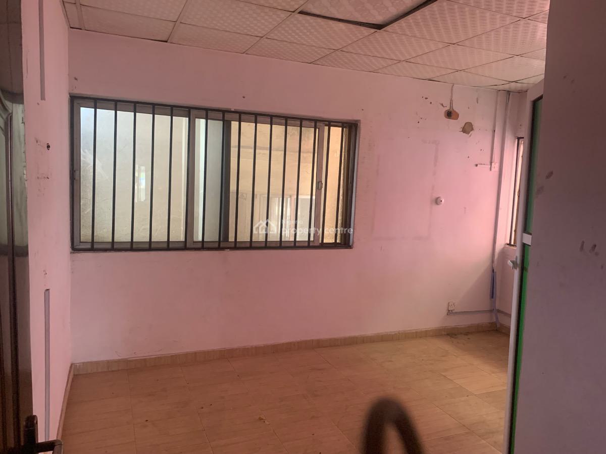 Well Maintained 3 Bedrooms Flat, Opebi, Ikeja, Lagos, Flat / Apartment for Rent