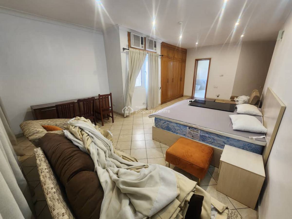 Massive and Semi-furnished 3-bedroom Apartment, Didiolu Estate, Victoria Island (vi), Lagos, Flat / Apartment for Rent