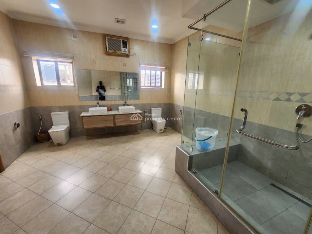 Massive and Semi-furnished 3-bedroom Apartment, Didiolu Estate, Victoria Island (vi), Lagos, Flat / Apartment for Rent
