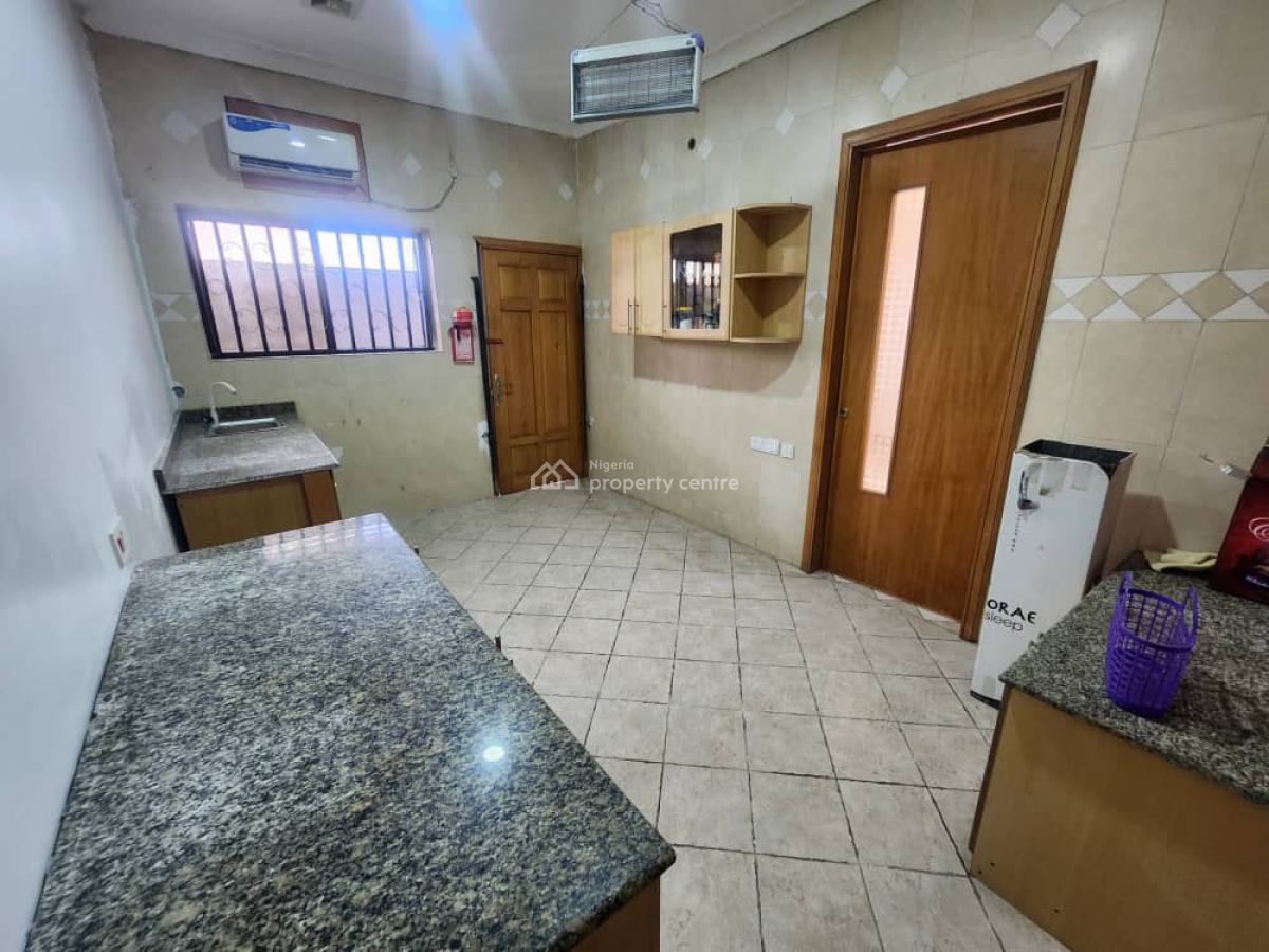 Very Spacious 3 Bedroom Semi Furnished Apartment, Dideolu Estate, Victoria Island (vi), Lagos, Flat / Apartment for Rent