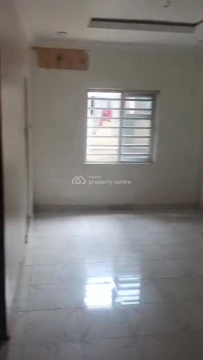Lovely 2bedroom Flat, Adekunle, Yaba, Lagos, Flat / Apartment for Rent