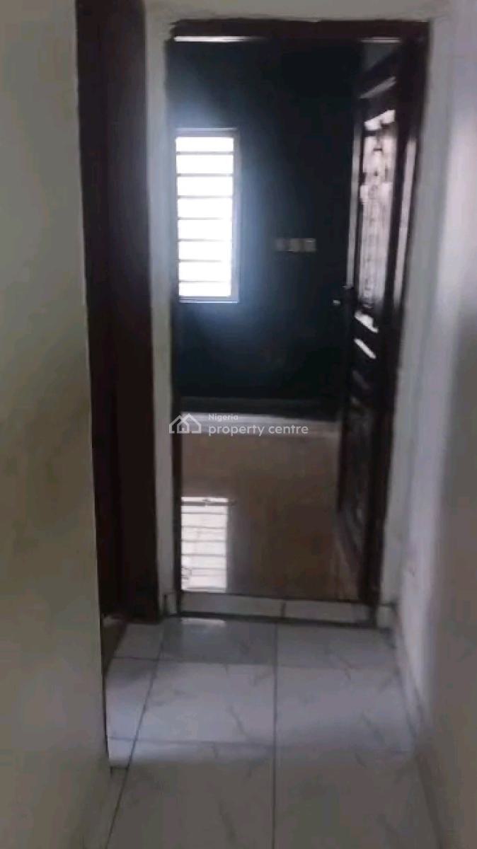 a Very Spacious Two Bedroom Flat, Adekunle, Yaba, Lagos, Flat / Apartment for Rent