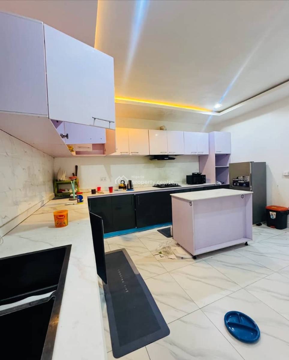 Distress Offer on Furnished 4 Bedroom Penthouse in Secure Estate, Gbagada, Lagos, Flat / Apartment for Sale