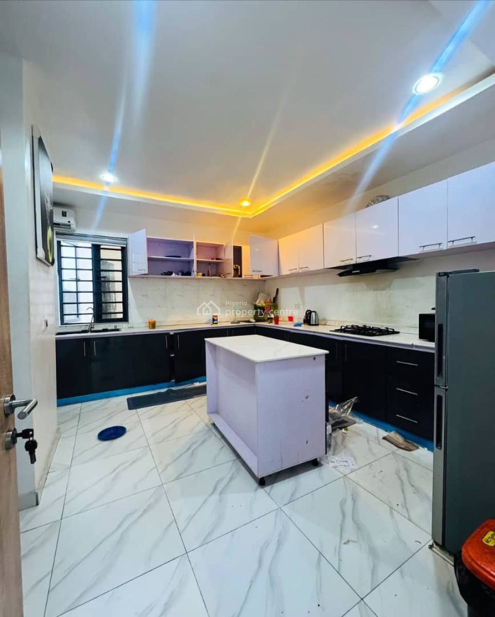 Distress Offer on Furnished 4 Bedroom Penthouse in Secure Estate, Gbagada, Lagos, Flat / Apartment for Sale