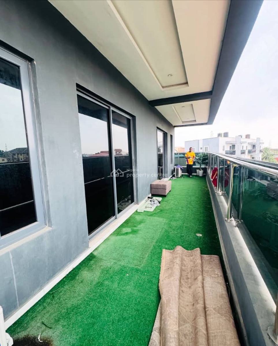 Distress Offer on Furnished 4 Bedroom Penthouse in Secure Estate, Gbagada, Lagos, Flat / Apartment for Sale