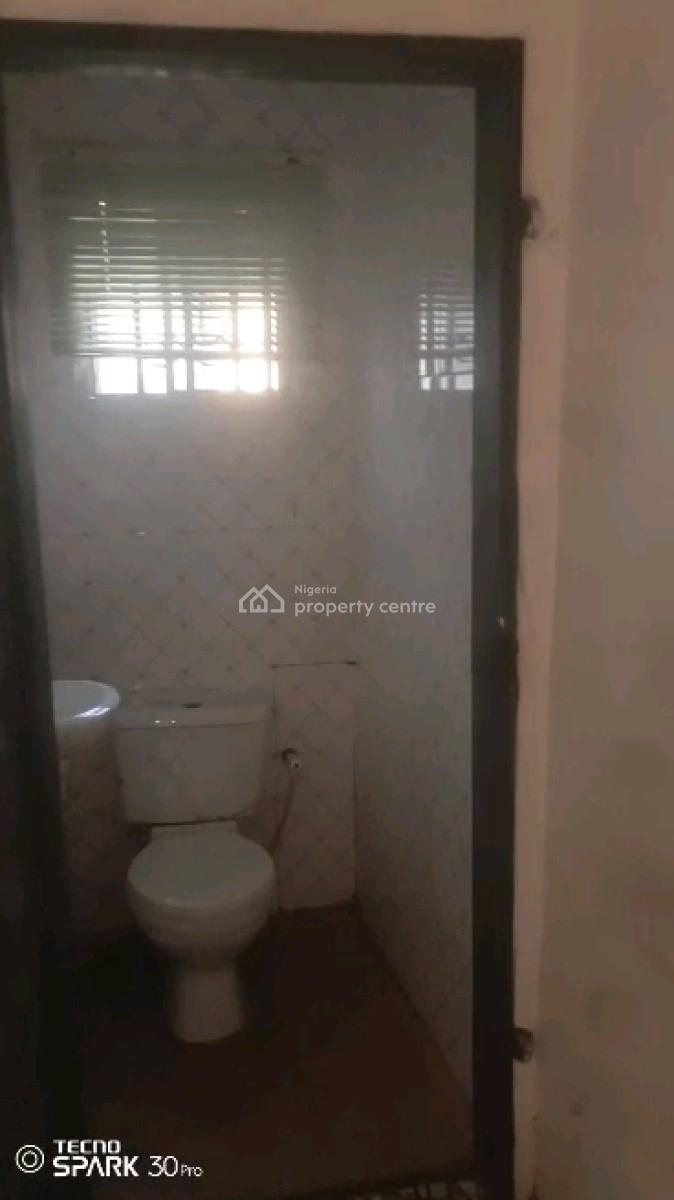 Standard N Executive  Two Bedroom Flat, Old Yaba Road, Adekunle, Yaba, Lagos, Flat / Apartment for Rent