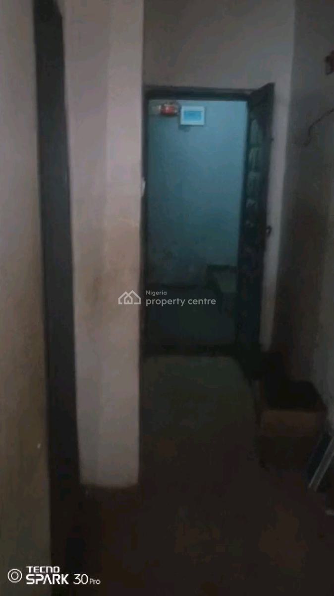 Standard N Executive  Two Bedroom Flat, Old Yaba Road, Adekunle, Yaba, Lagos, Flat / Apartment for Rent