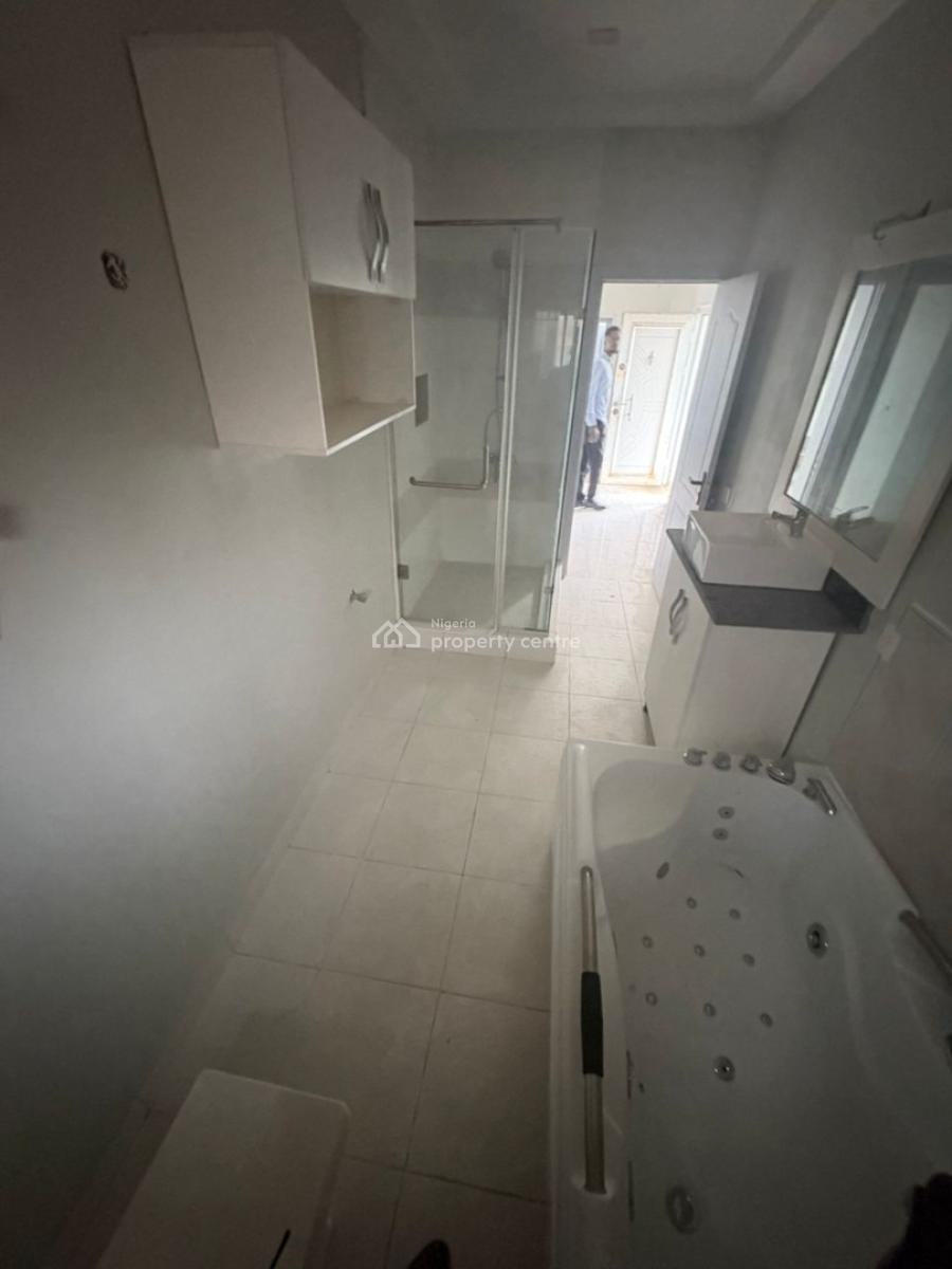 Massive Master Bedroom, Lekki, Lagos, Flat / Apartment for Rent