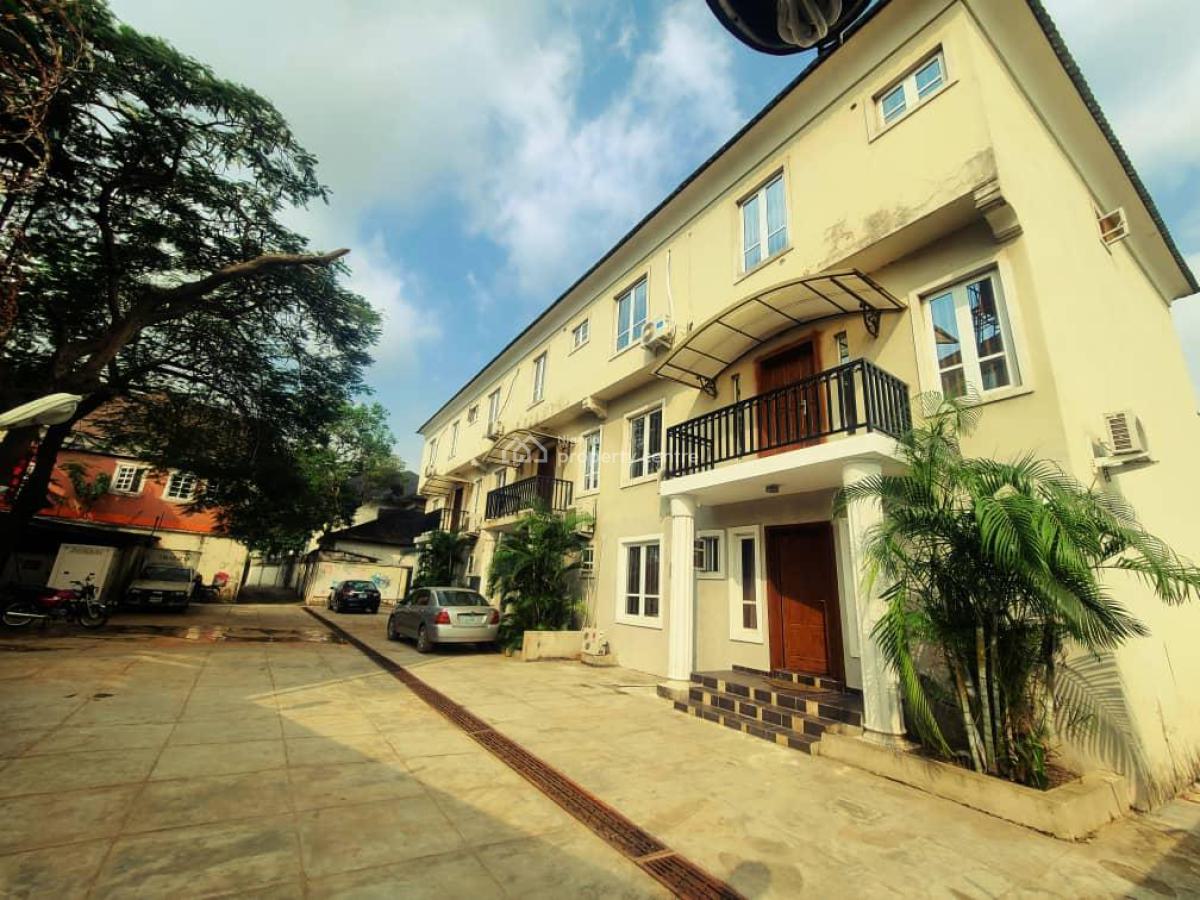 Lovely 4 Bedroom Duplex with 2 Living Rooms, Snooker Table, Starlink, Ikeja Gra, Ikeja, Lagos, House Short Let