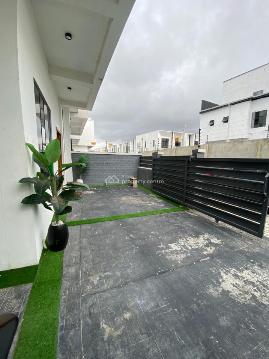 Nicely Built 4 Bedroom Semi-detached Duplex with Bq, Lekki, Lagos, Semi-detached Duplex for Rent