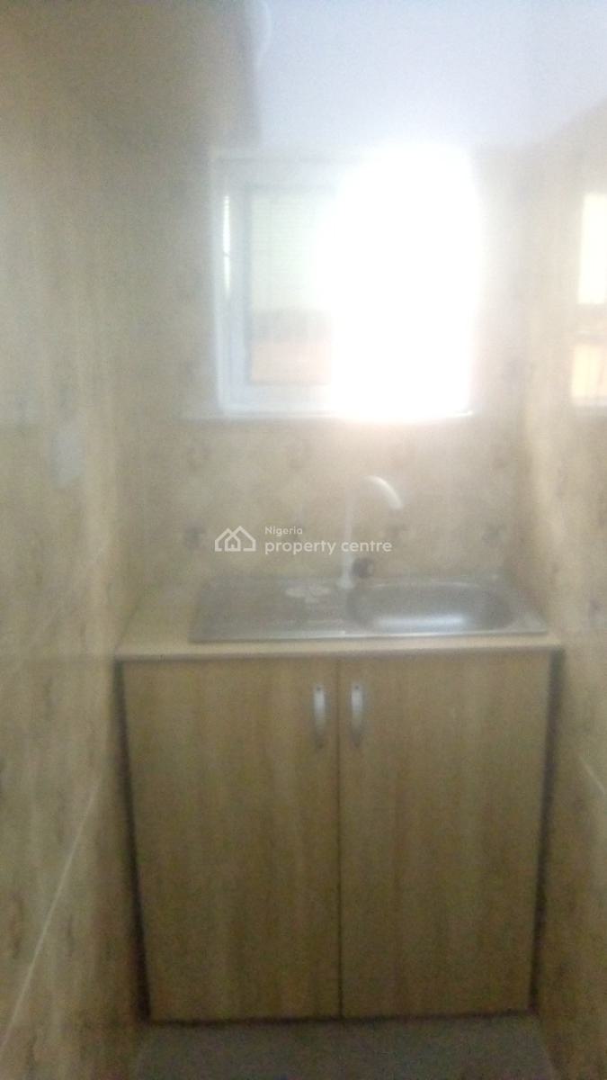 a Love Self Contain Apartment, Olarinwaju Street,off Chem B/s, Yaba, Lagos, Flat / Apartment for Rent