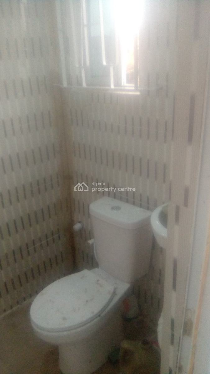 a Love Self Contain Apartment, Olarinwaju Street,off Chem B/s, Yaba, Lagos, Flat / Apartment for Rent