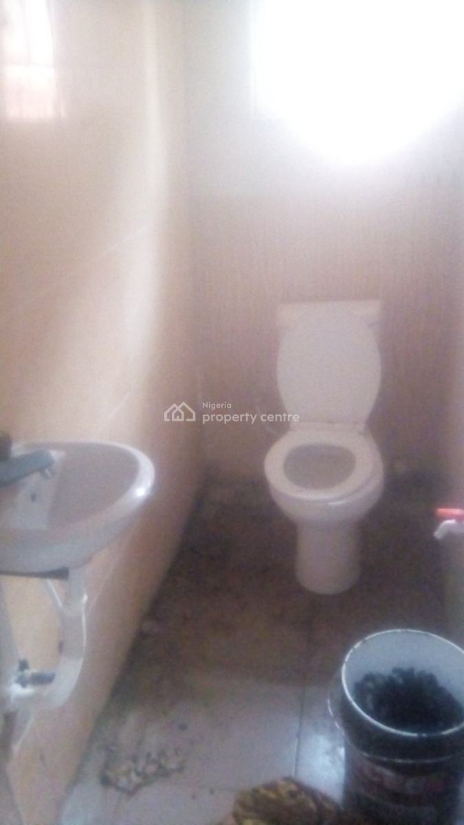 a Love Self Contain Apartment, Olarinwaju Street,off Chem B/s, Yaba, Lagos, Flat / Apartment for Rent