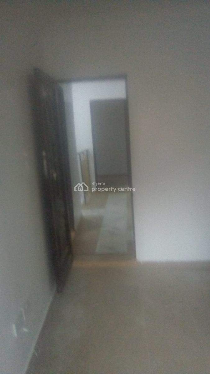 a Love Self Contain Apartment, Olarinwaju Street,off Chem B/s, Yaba, Lagos, Flat / Apartment for Rent