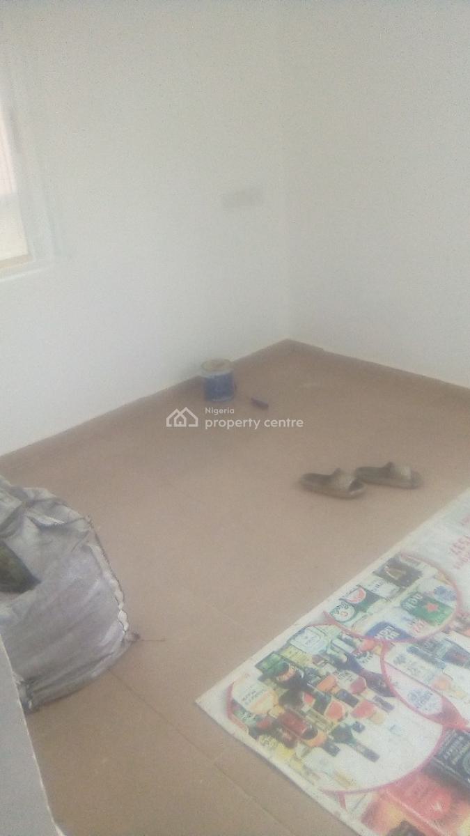 a Love Self Contain Apartment, Olarinwaju Street,off Chem B/s, Yaba, Lagos, Flat / Apartment for Rent