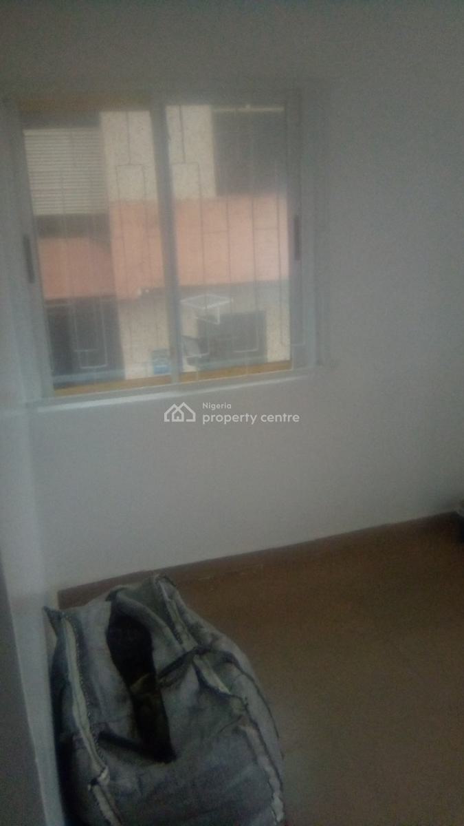 a Love Self Contain Apartment, Olarinwaju Street,off Chem B/s, Yaba, Lagos, Flat / Apartment for Rent