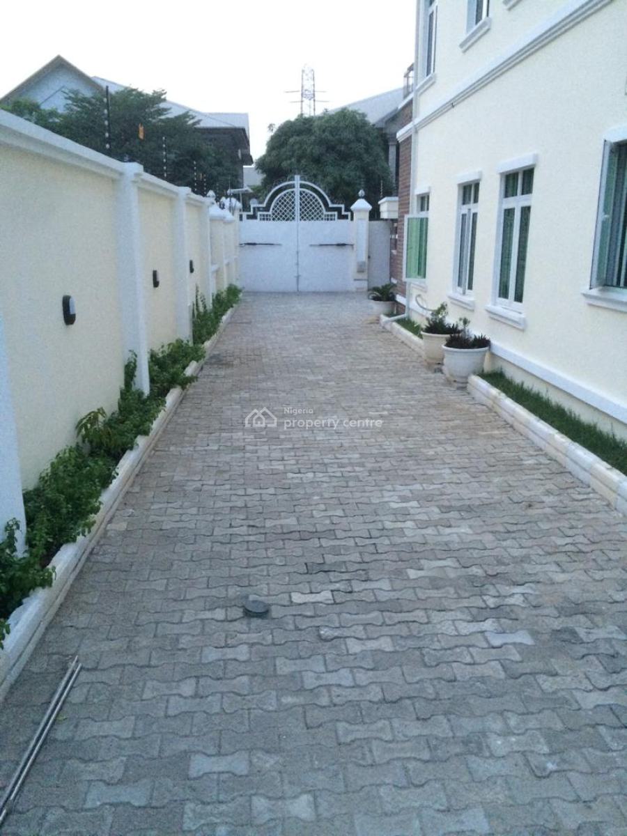 5 Bed Room All En-suite Semi Detached Duplex with Bq, Vgc, Lekki, Lagos, Detached Duplex for Sale