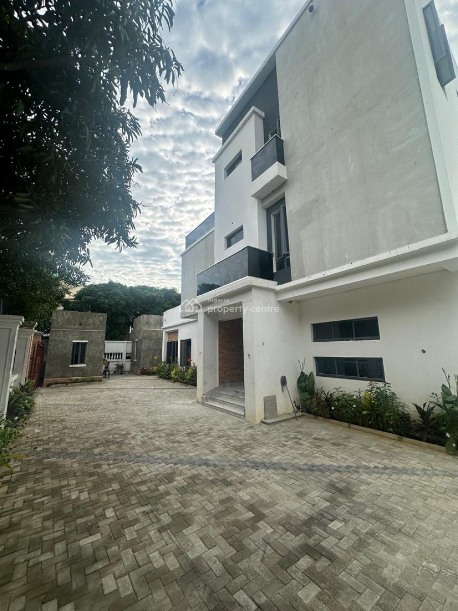 7bedrooms Contemporary Large Home  with Gym , Cinema Room, 2 Rooms  Bq, Vgc, Lekki, Lagos, Detached Duplex for Sale