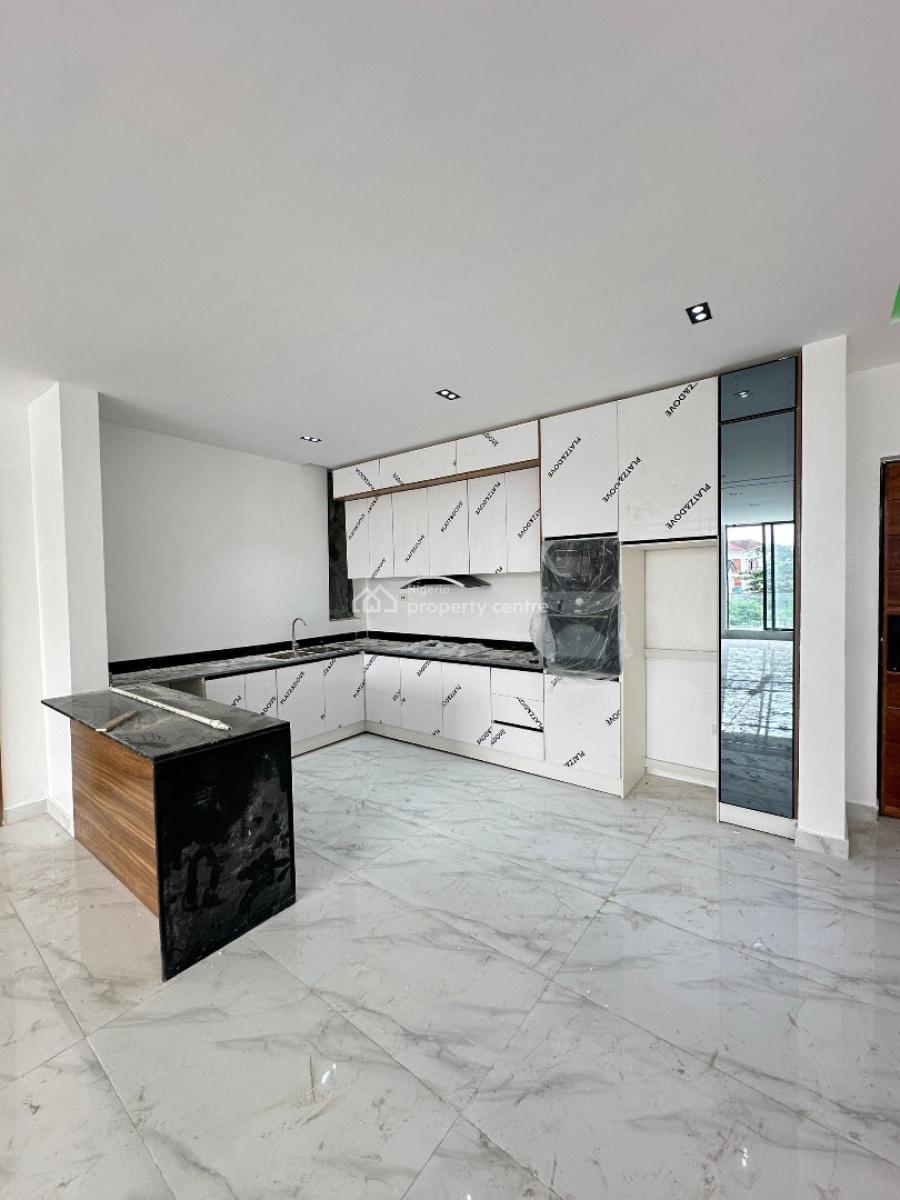 Spacious Luxury 2 Bedroom Apartment with Swimming Pool, Lekki Phase 1, Lekki Phase 1, Lekki, Lagos, Block of Flats for Sale