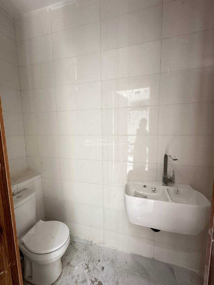 Spacious Luxury 2 Bedroom Apartment with Swimming Pool, Lekki Phase 1, Lekki Phase 1, Lekki, Lagos, Block of Flats for Sale