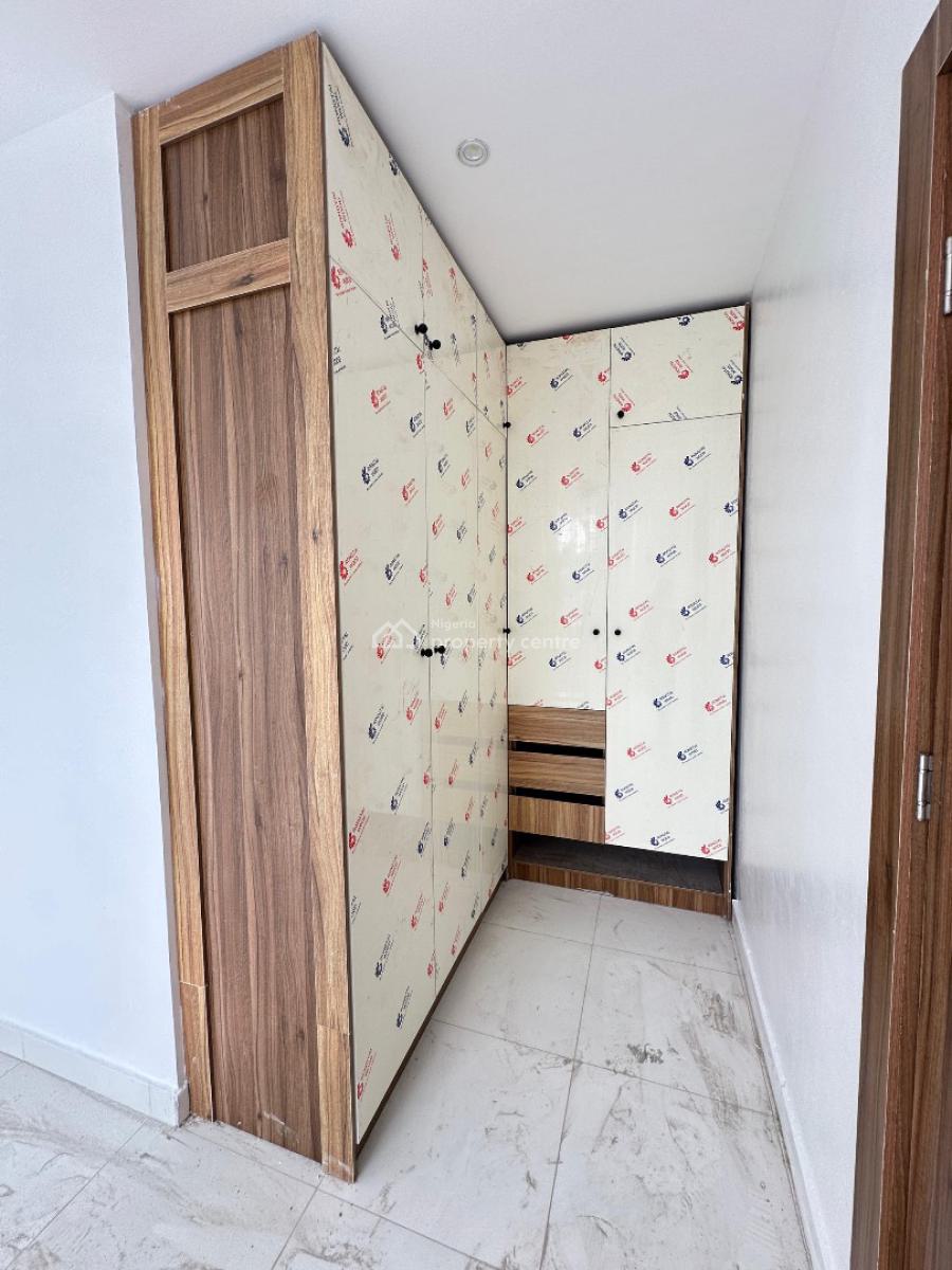 Spacious Luxury 2 Bedroom Apartment with Swimming Pool, Lekki Phase 1, Lekki Phase 1, Lekki, Lagos, Block of Flats for Sale