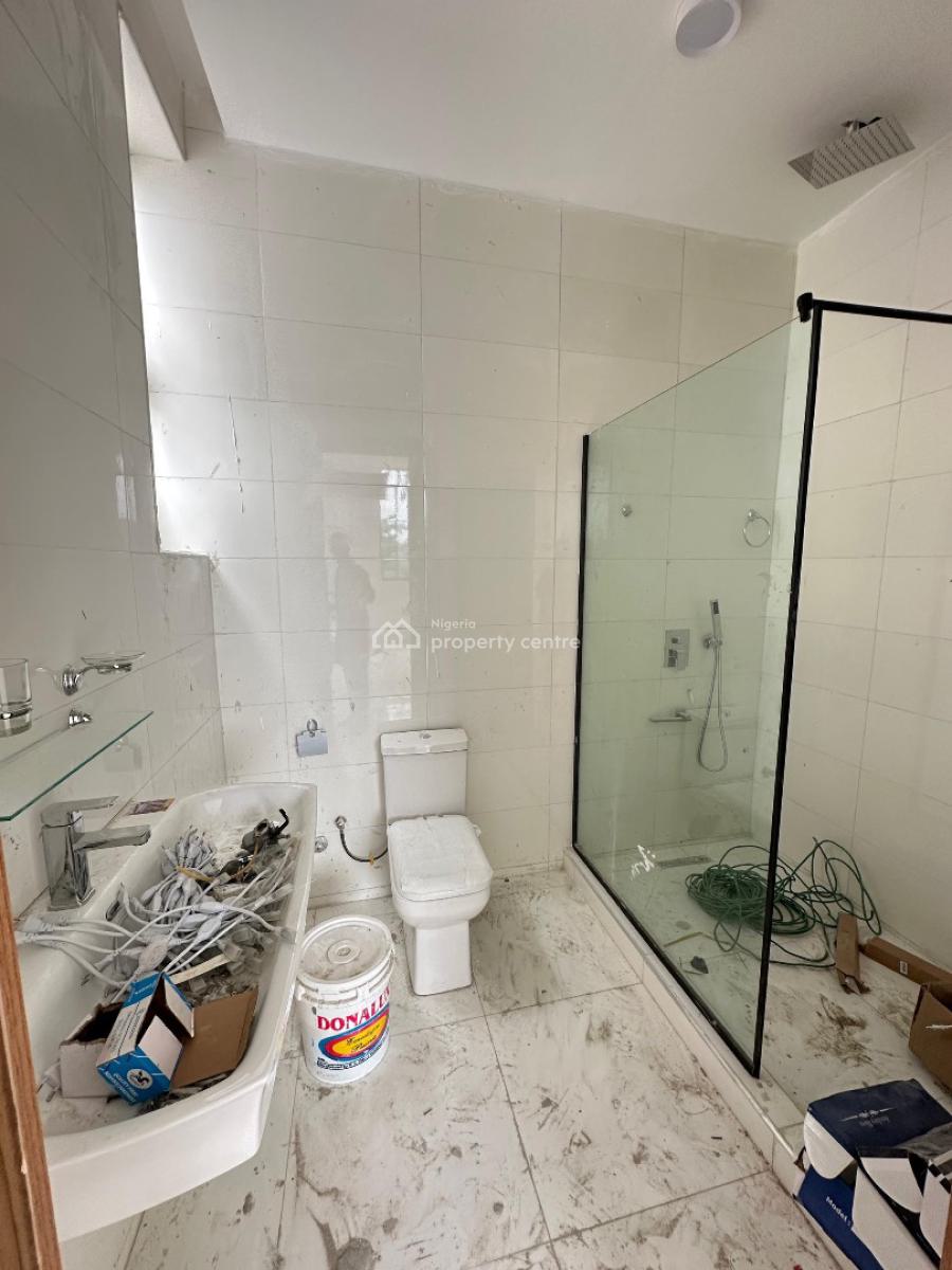Spacious Luxury 2 Bedroom Apartment with Swimming Pool, Lekki Phase 1, Lekki Phase 1, Lekki, Lagos, Block of Flats for Sale