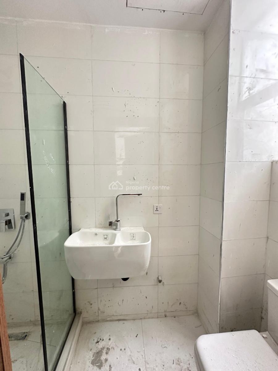 Spacious Luxury 2 Bedroom Apartment with Swimming Pool, Lekki Phase 1, Lekki Phase 1, Lekki, Lagos, Block of Flats for Sale