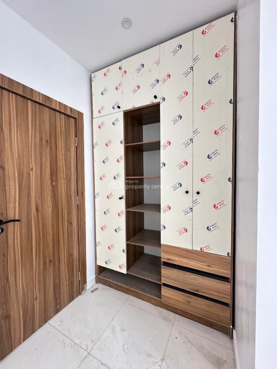 Spacious Luxury 2 Bedroom Apartment with Swimming Pool, Lekki Phase 1, Lekki Phase 1, Lekki, Lagos, Block of Flats for Sale