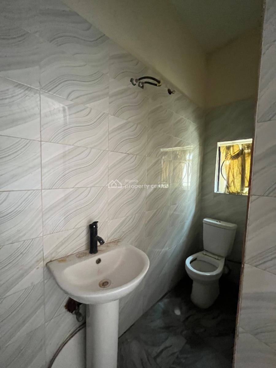 2 Bedroom Flat Apartment, Lafiaji Roundabout Off Orchid Road, Lekki, Lagos, Flat / Apartment for Rent
