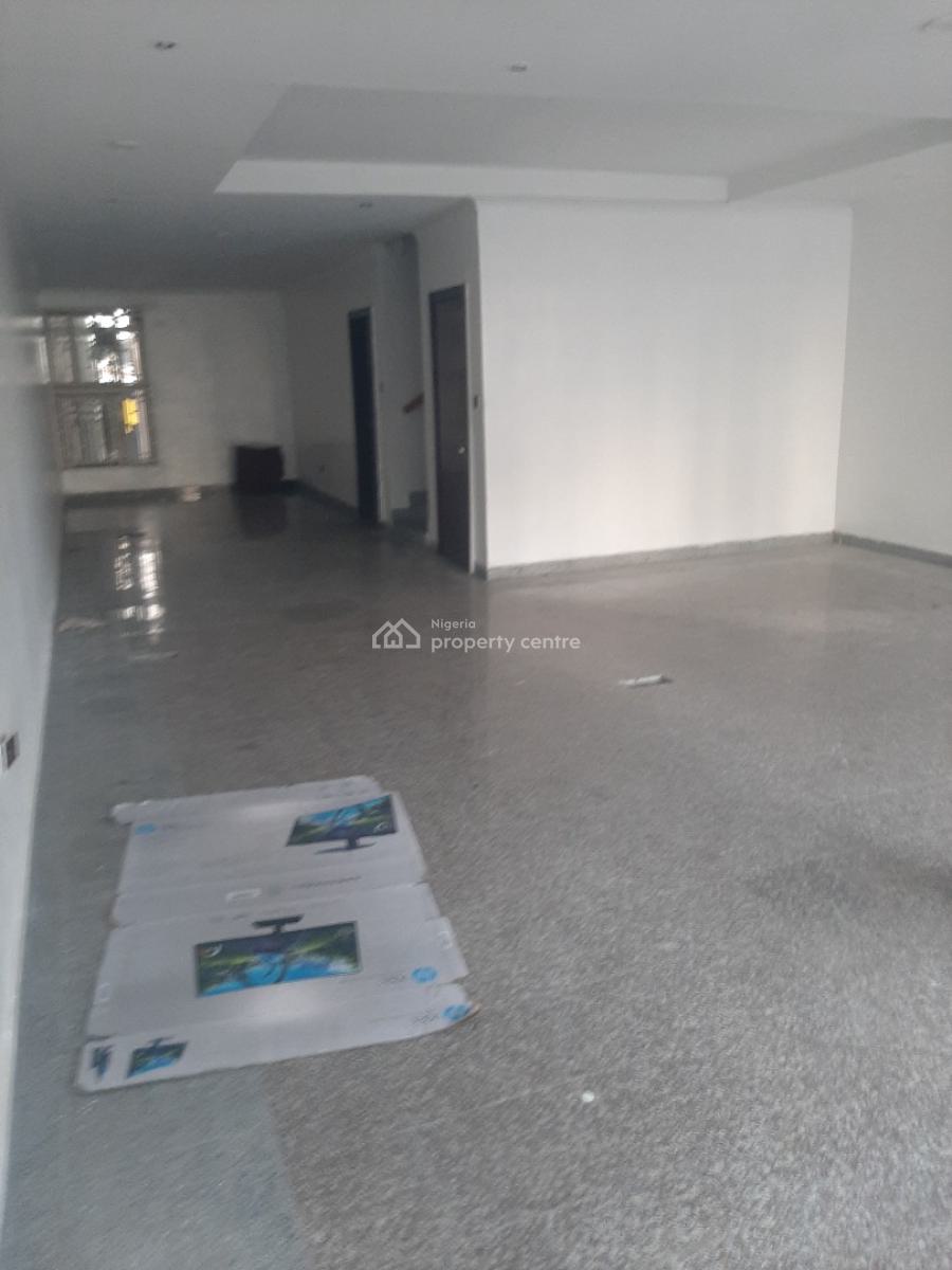 Self-compound and Self-serviced 5 Bedroom Townhouse Terraced, Lekki Phase 1, Lekki, Lagos, Terraced Duplex for Rent