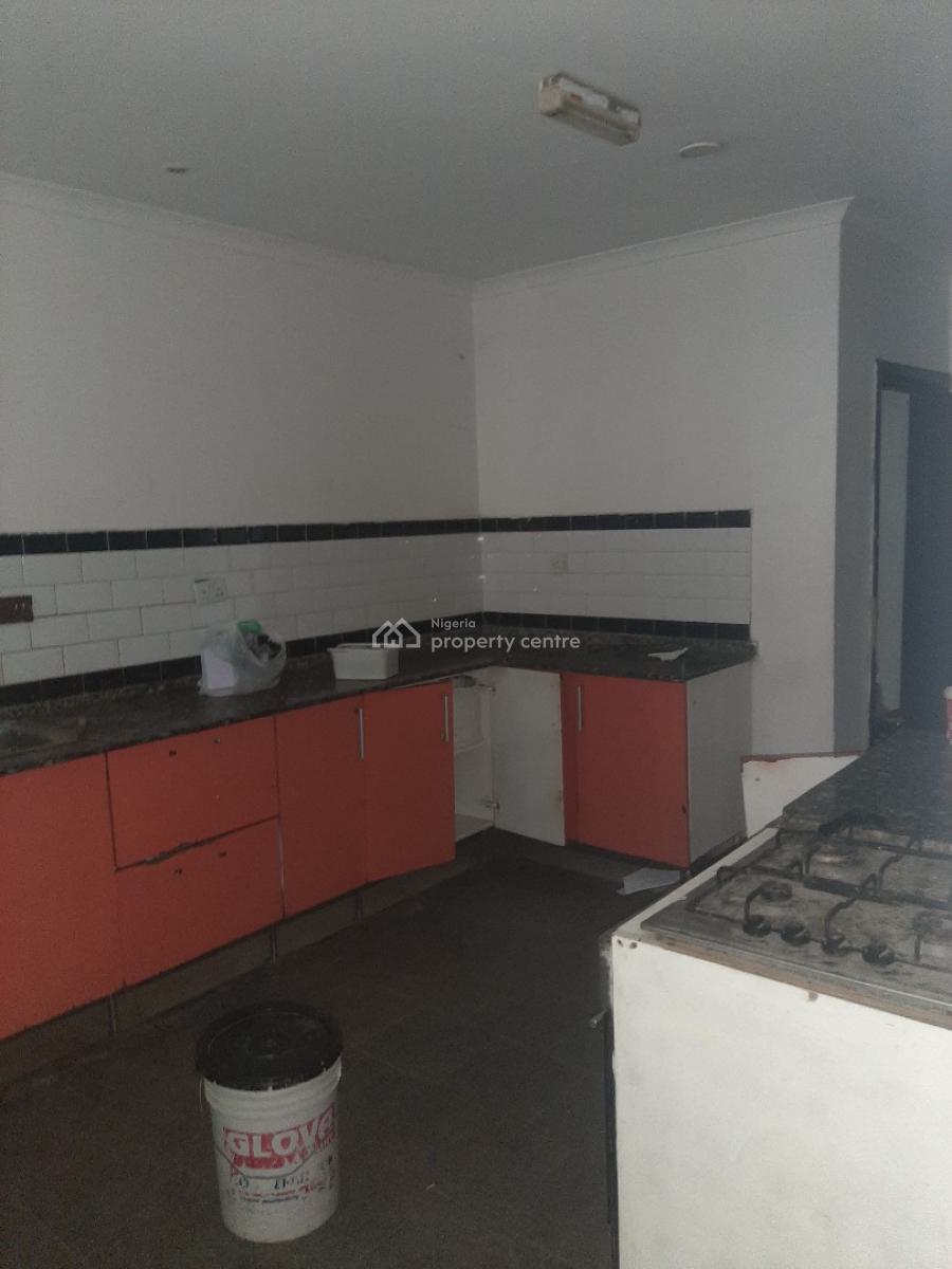 Self-compound and Self-serviced 5 Bedroom Townhouse Terraced, Lekki Phase 1, Lekki, Lagos, Terraced Duplex for Rent