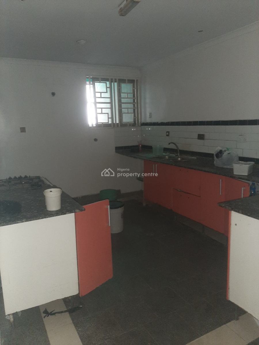 Self-compound and Self-serviced 5 Bedroom Townhouse Terraced, Lekki Phase 1, Lekki, Lagos, Terraced Duplex for Rent