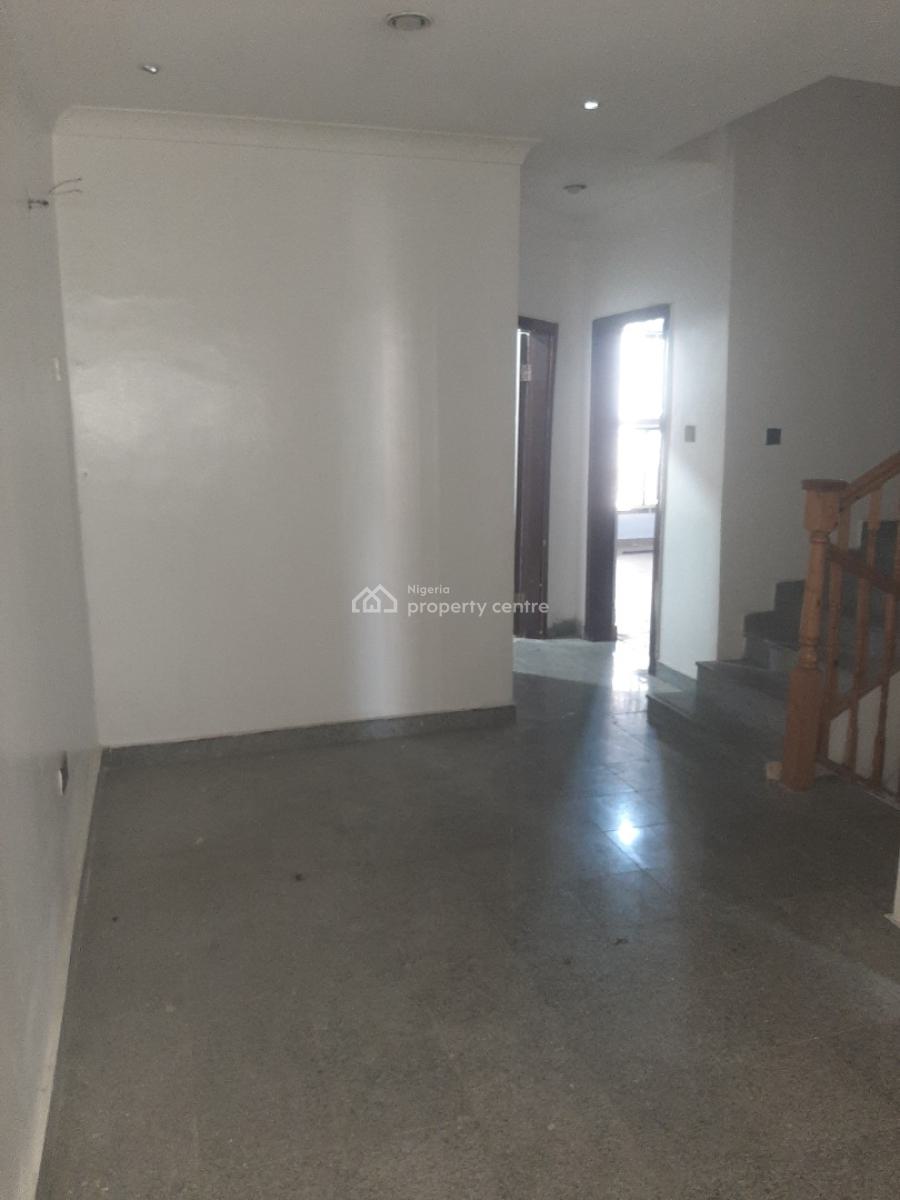 Self-compound and Self-serviced 5 Bedroom Townhouse Terraced, Lekki Phase 1, Lekki, Lagos, Terraced Duplex for Rent