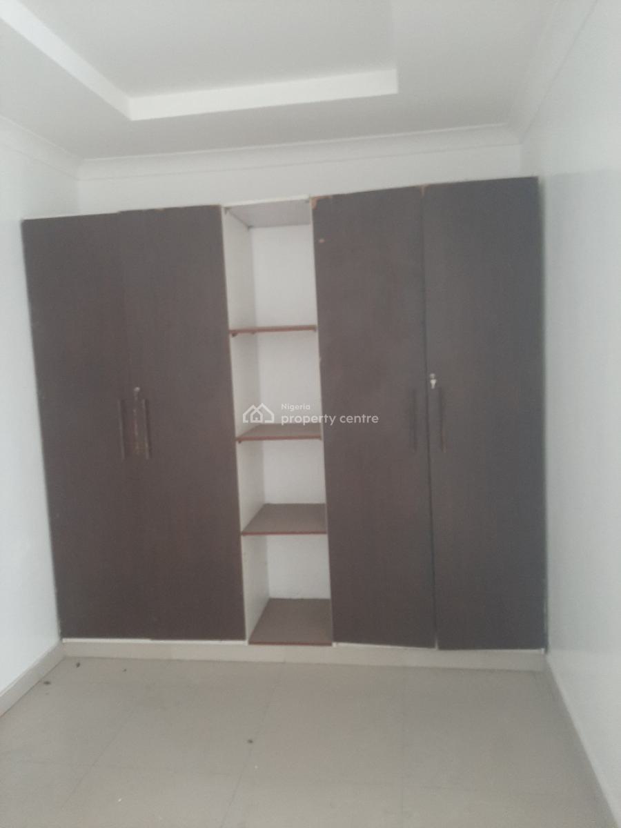 Self-compound and Self-serviced 5 Bedroom Townhouse Terraced, Lekki Phase 1, Lekki, Lagos, Terraced Duplex for Rent