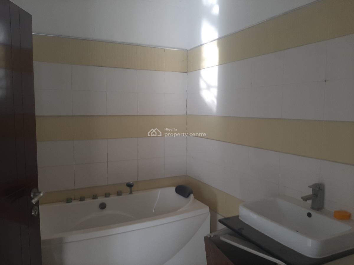 Self-compound and Self-serviced 5 Bedroom Townhouse Terraced, Lekki Phase 1, Lekki, Lagos, Terraced Duplex for Rent