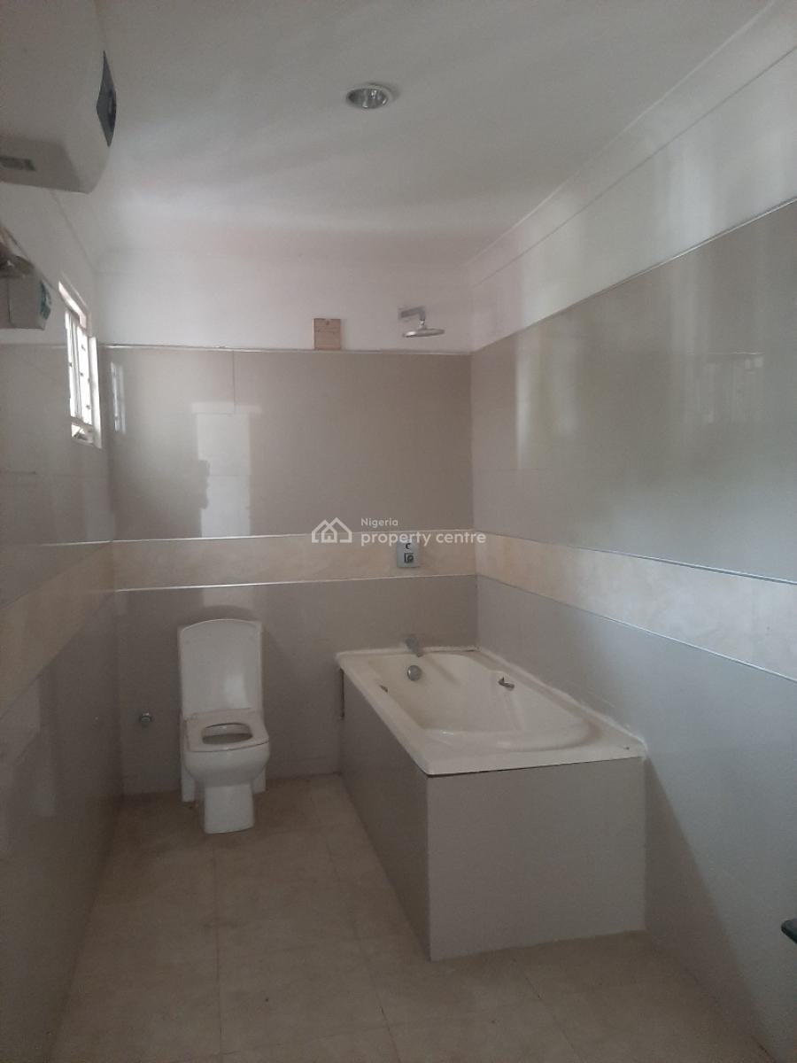 Self-compound and Self-serviced 5 Bedroom Townhouse Terraced, Lekki Phase 1, Lekki, Lagos, Terraced Duplex for Rent