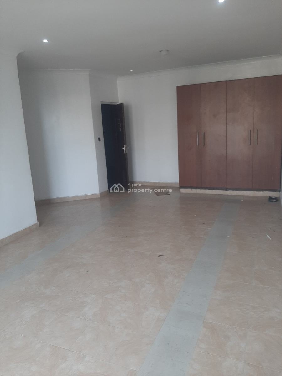 Self-compound and Self-serviced 5 Bedroom Townhouse Terraced, Lekki Phase 1, Lekki, Lagos, Terraced Duplex for Rent