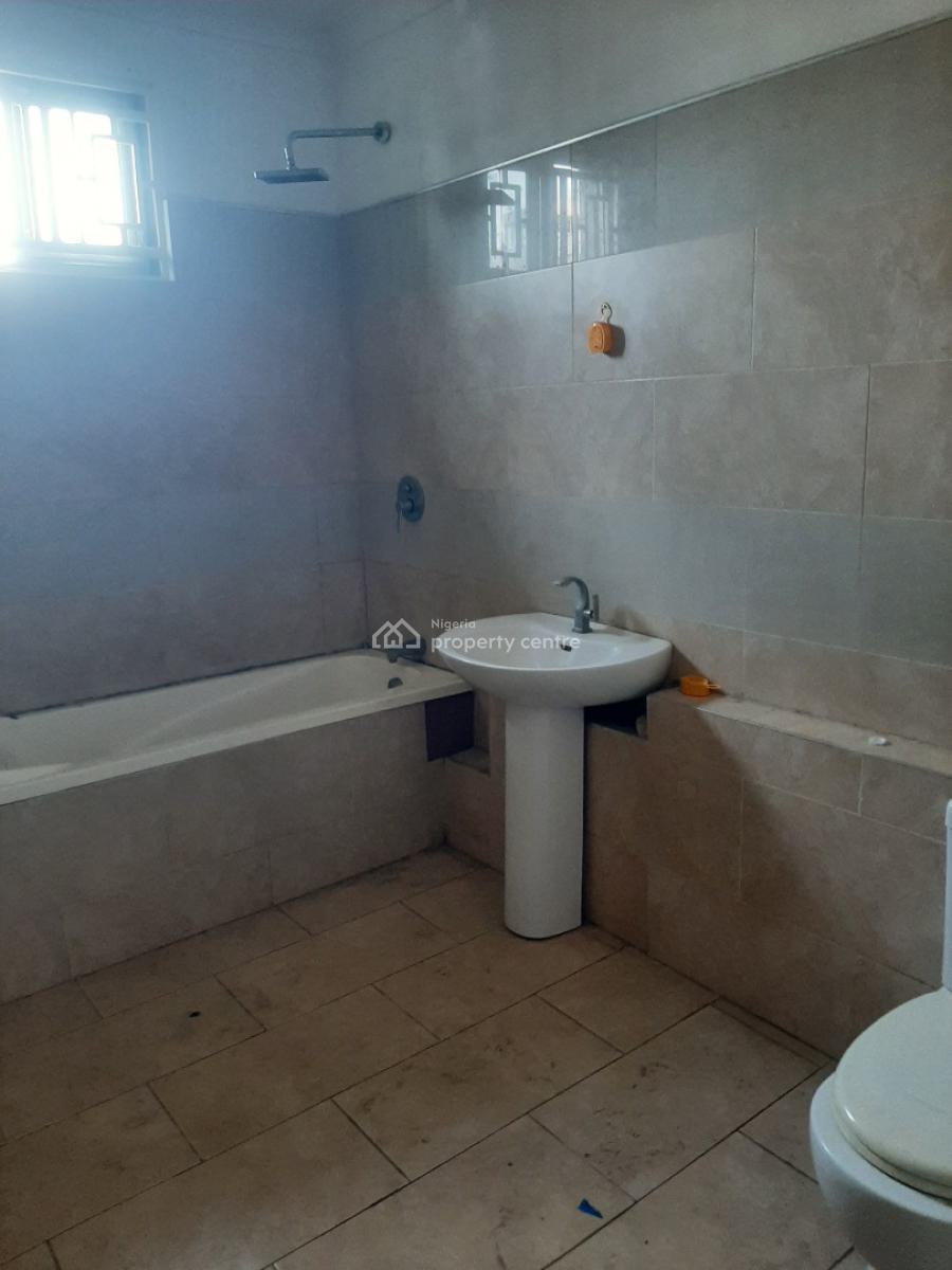 Self-compound and Self-serviced 5 Bedroom Townhouse Terraced, Lekki Phase 1, Lekki, Lagos, Terraced Duplex for Rent