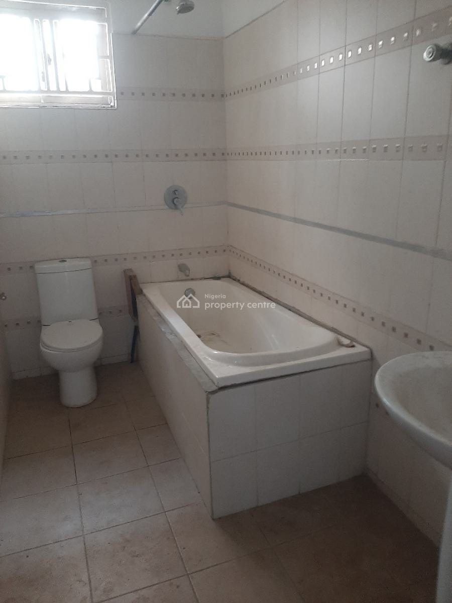 Self-compound and Self-serviced 5 Bedroom Townhouse Terraced, Lekki Phase 1, Lekki, Lagos, Terraced Duplex for Rent