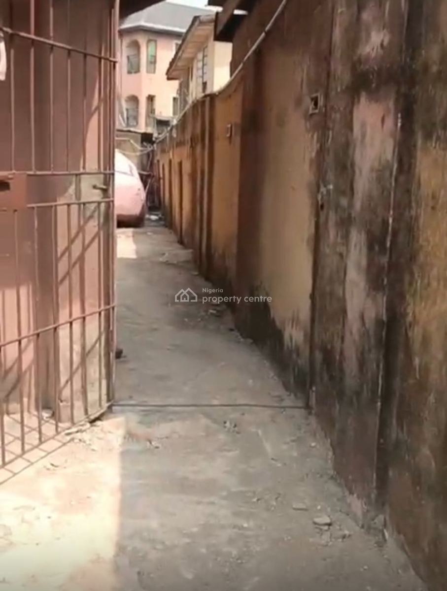 8 Units of 3-bedroom + 1 Unit of 1-bedroom, Shiro, Fadeyi, Yaba, Lagos, House for Sale