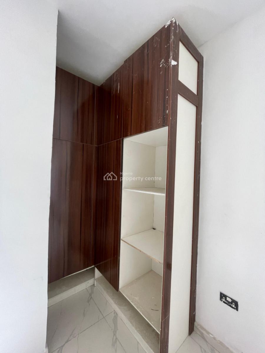 Well Maintained 2 Bedroom Apartment/flat, Ikate Elegushi, Lekki, Lagos, Flat / Apartment for Sale
